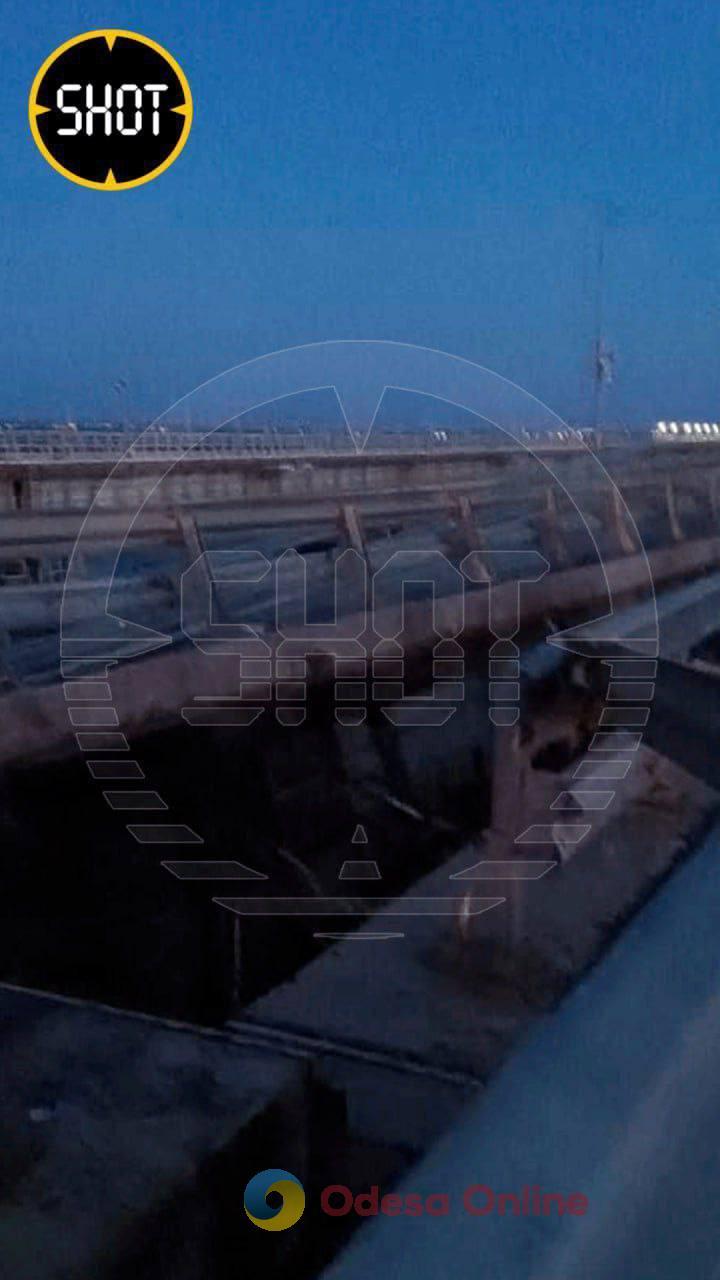 На Кримському мосту чули вибухи, обрушився проліт