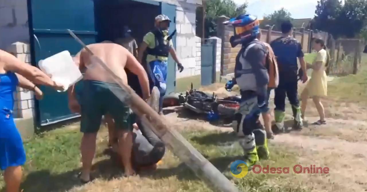 На Одесской области произошла драка из-за замечаний о пьяной езде на мотоциклах (видео)