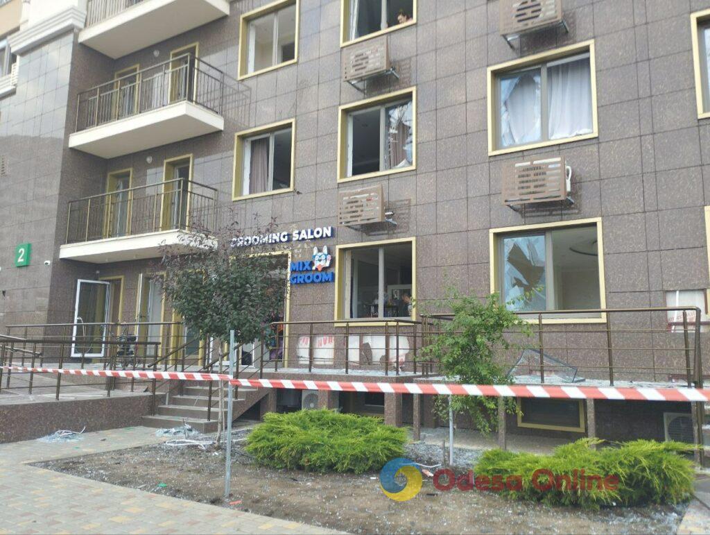 Внаслідок нічного удару по Одесі постраждали два житлові комплекси
