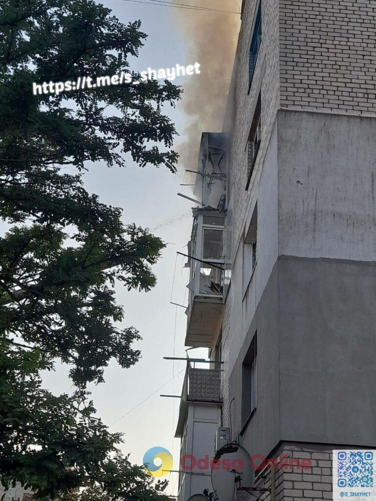 Окупанти завдали удару по п’ятиповерхівці в центрі Очакова на Миколаївщині