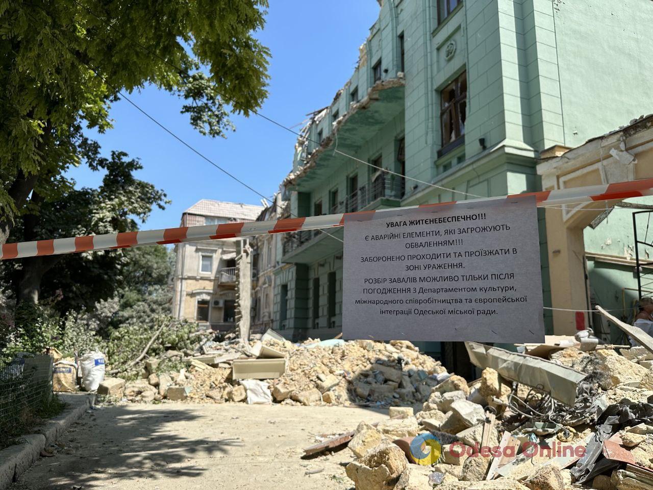 Ликвидация последствий обстрела центра Одессы может проводиться только после обследования домов-памятников специальной комиссией