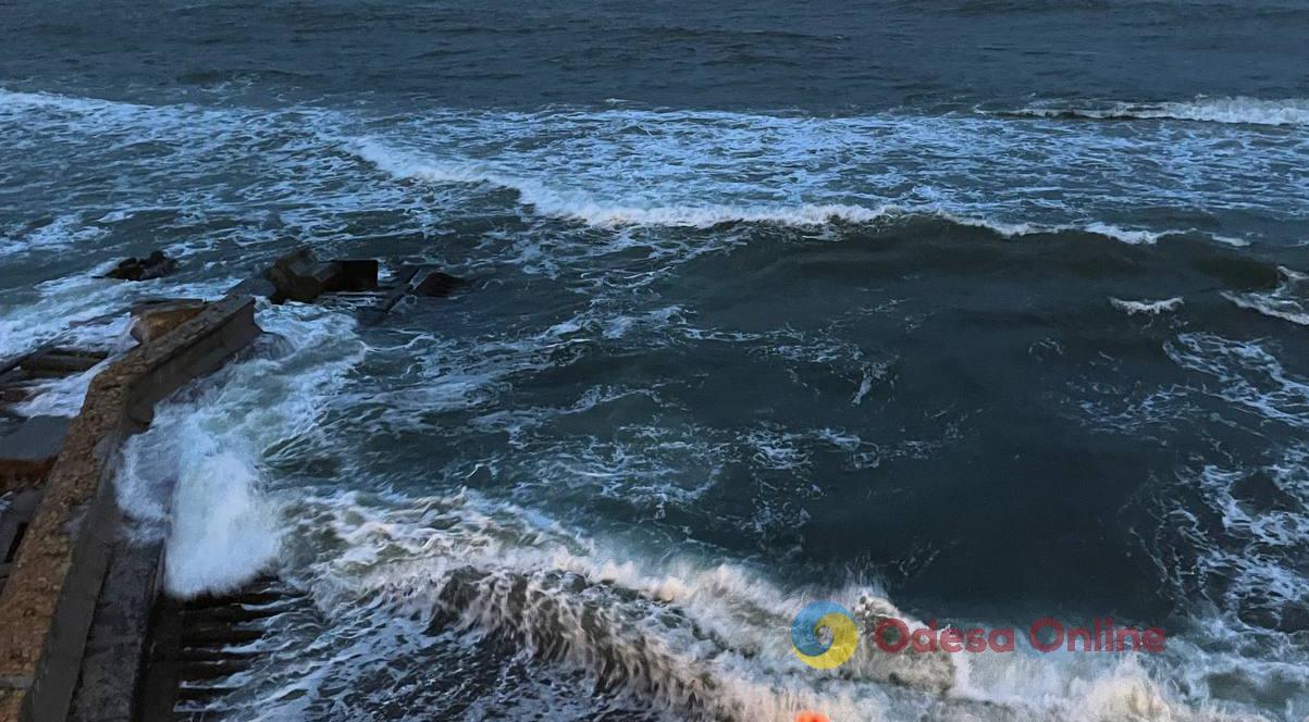 Вирішили скупатися в шторм: в Одесі потонули двоє людей