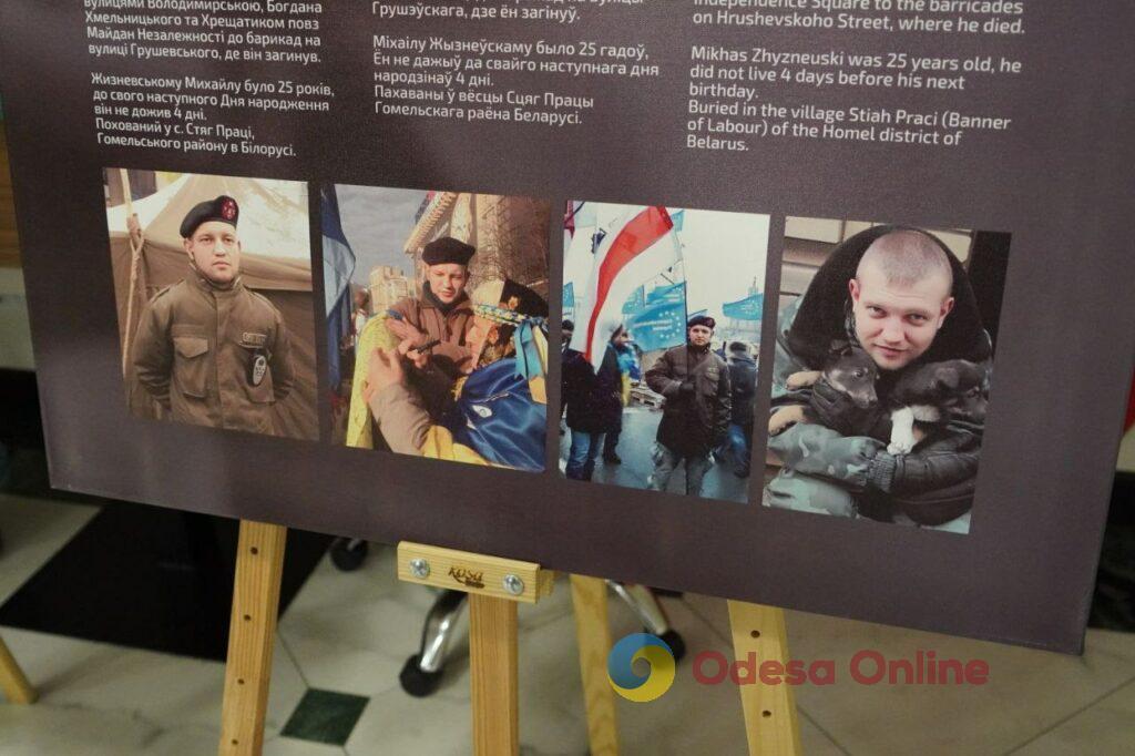 Віддали життя за свободу України: в Одесі пройшла виставка, присвячена загиблим на війні білорусам