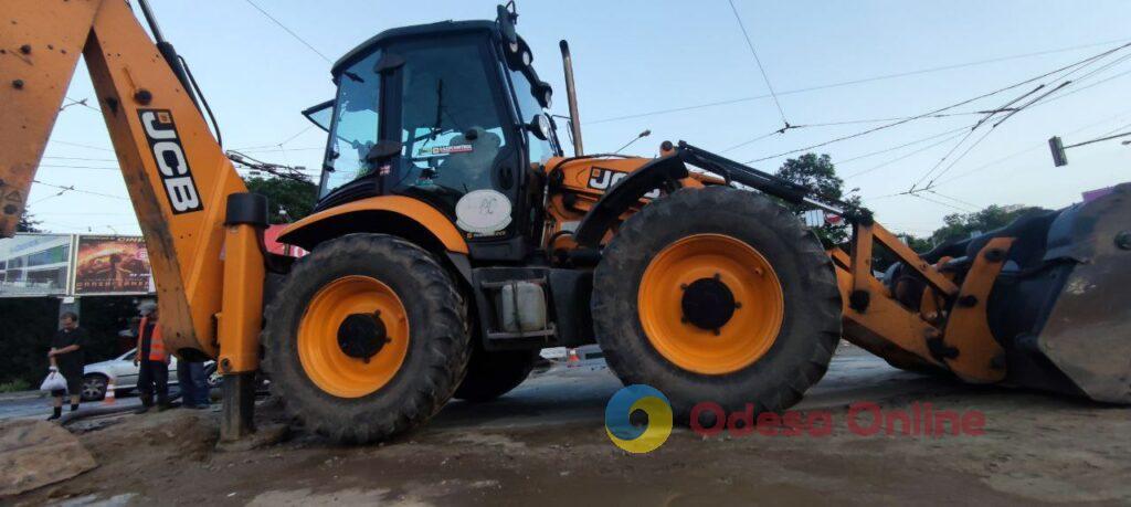 В Одесі сталася аварія на одному із магістральних водопроводів (фото, відео)