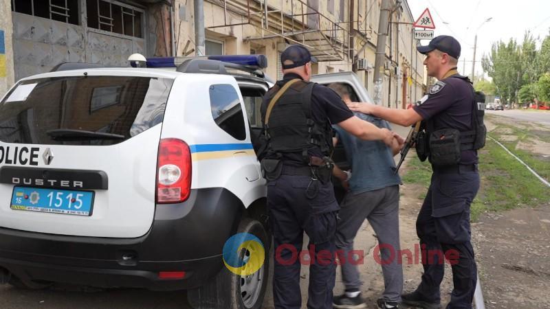 В Одесі чоловік серед білого дня пограбував 71-річного пенсіонера