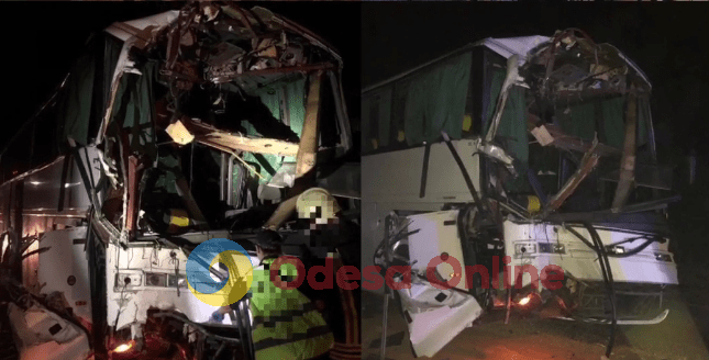 На трассе Одесса-Рени столкнулись пассажирский автобус и грузовик – 11 пострадавших