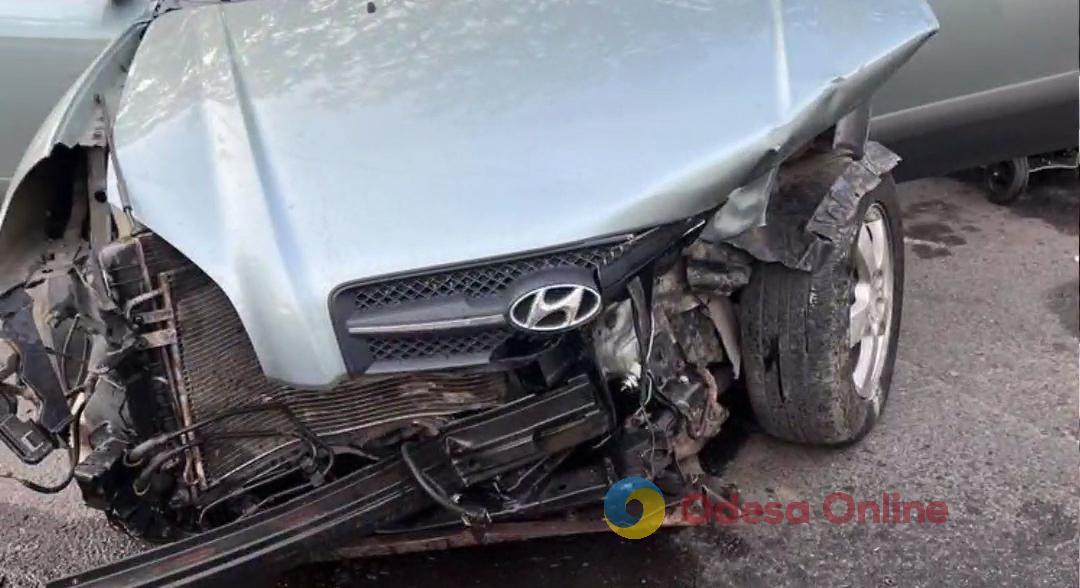 В Одессе столкнулись Ford и Hyundai, пострадал человек