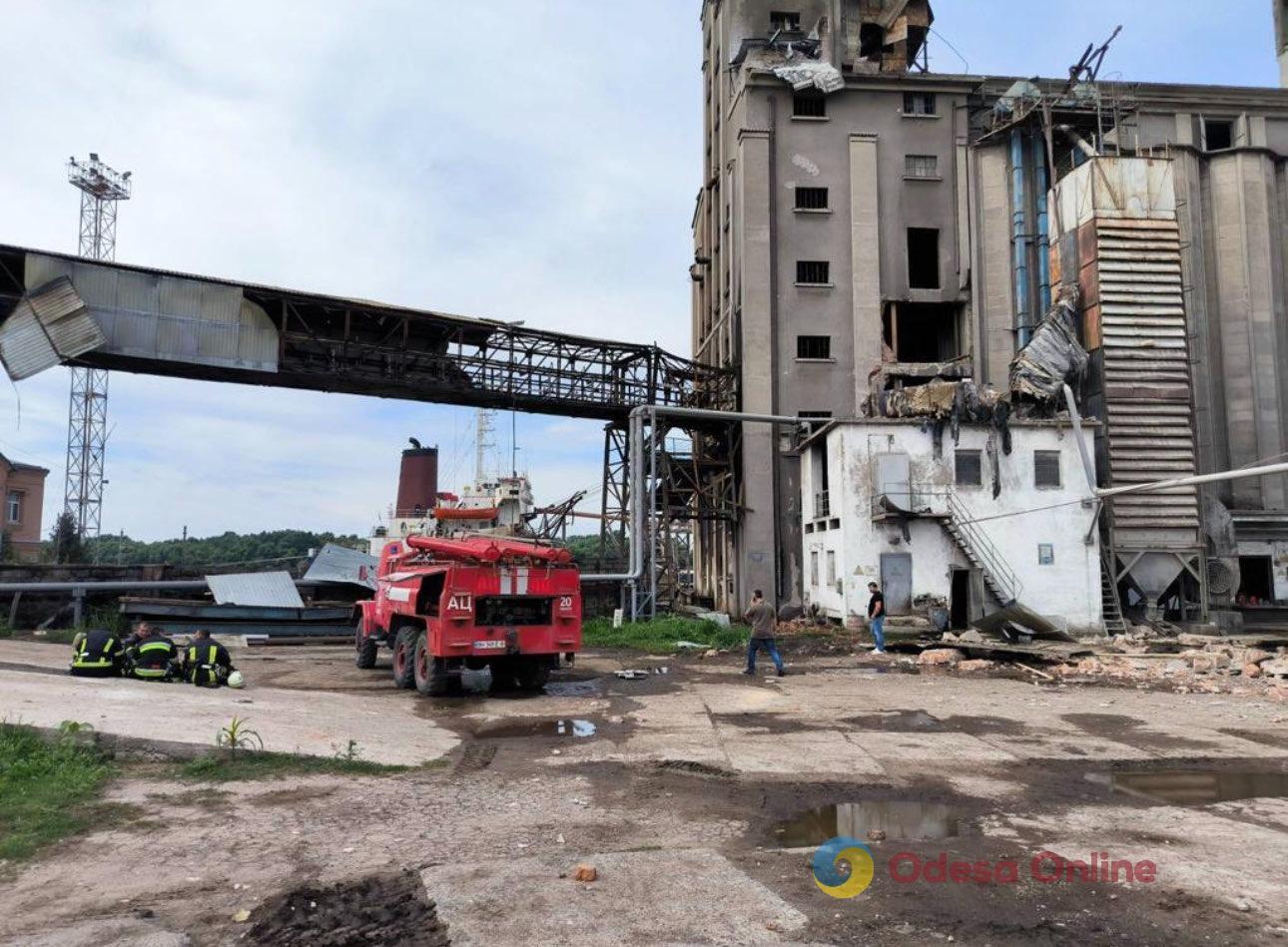 Последствия ночной атаки на юг Одесской области: рашисты уничтожили 40 тысяч тонн украинского зерна