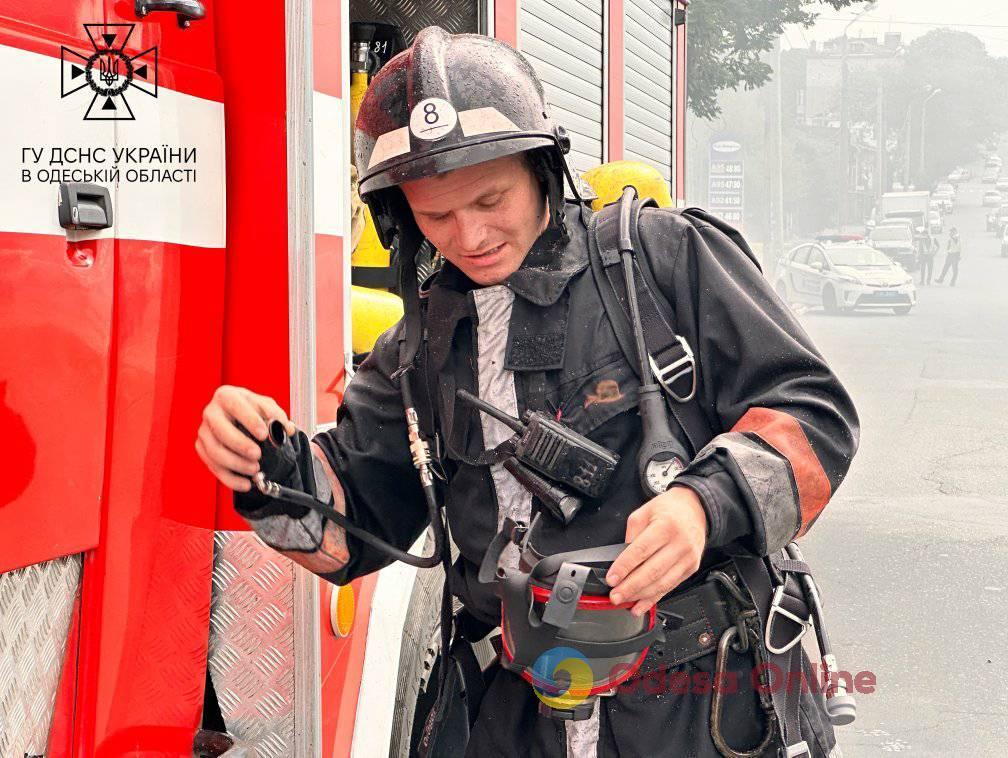 Врятували людину та 14 тварин: рятувальники розповіли подробиці пожежі на Дальницькій (фото, відео)