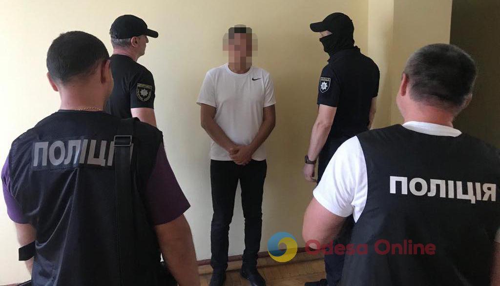 Одесская область: чиновник требовал у жены тяжелораненого бойца взятку в шесть тысяч долларов