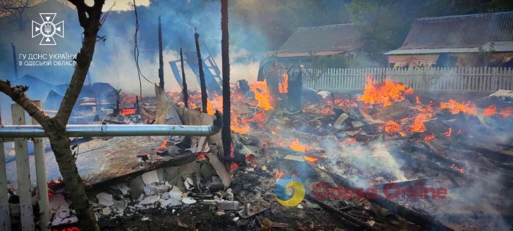 Під Одесою горіла база відпочинку (фото)