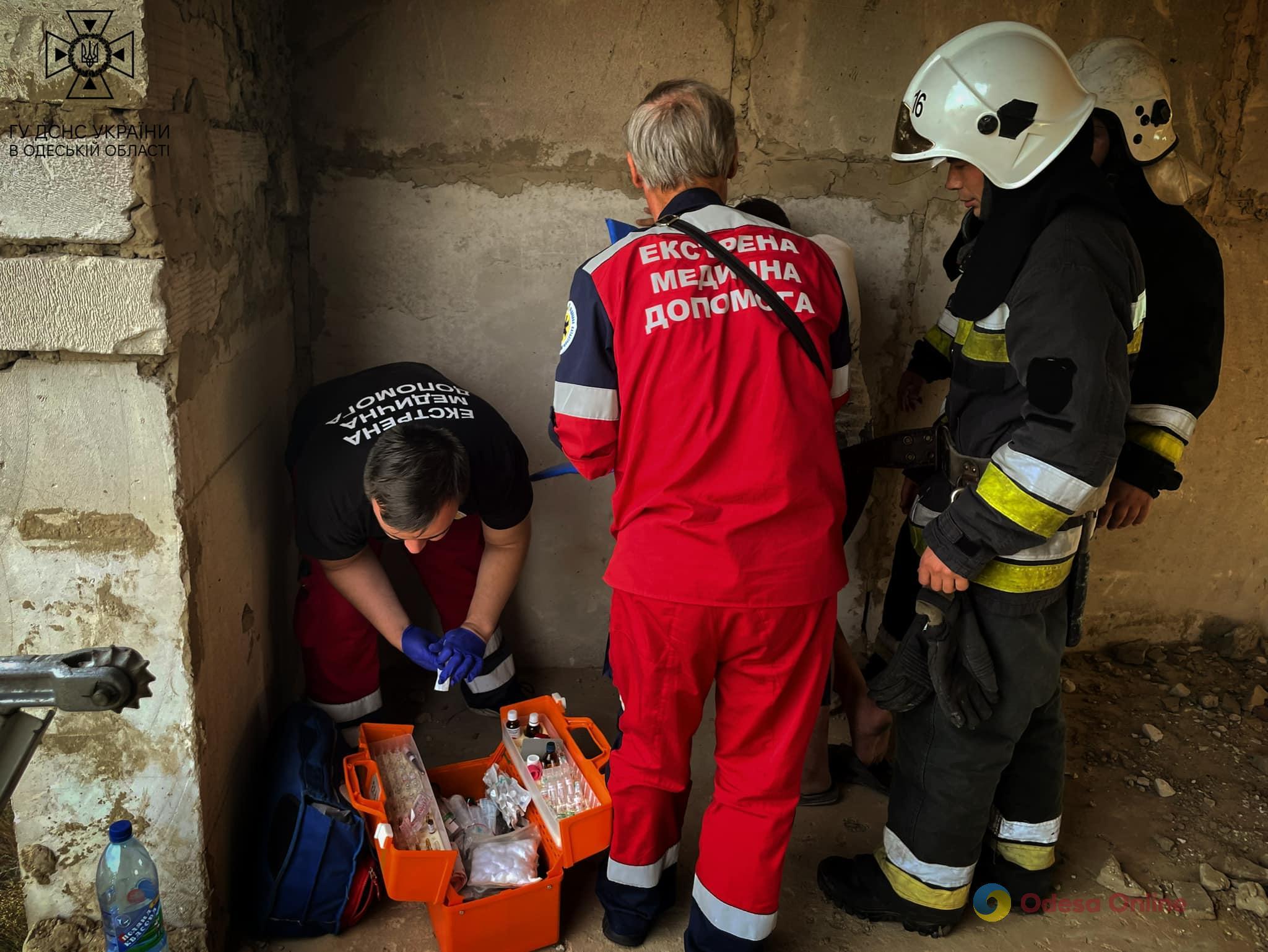 В Одесской области спасли мальчика, который сломал руку на крыше заброшенного здания и не мог спуститься