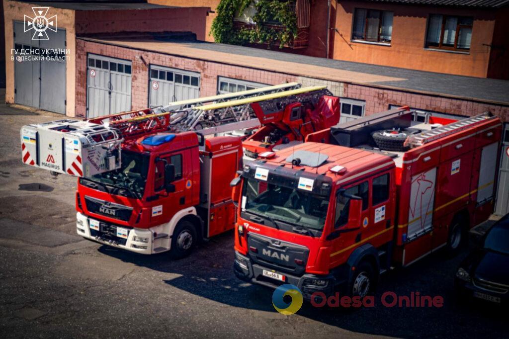 Гуманитарная помощь из Германии: одесские пожарные получили два спецавтомобиля