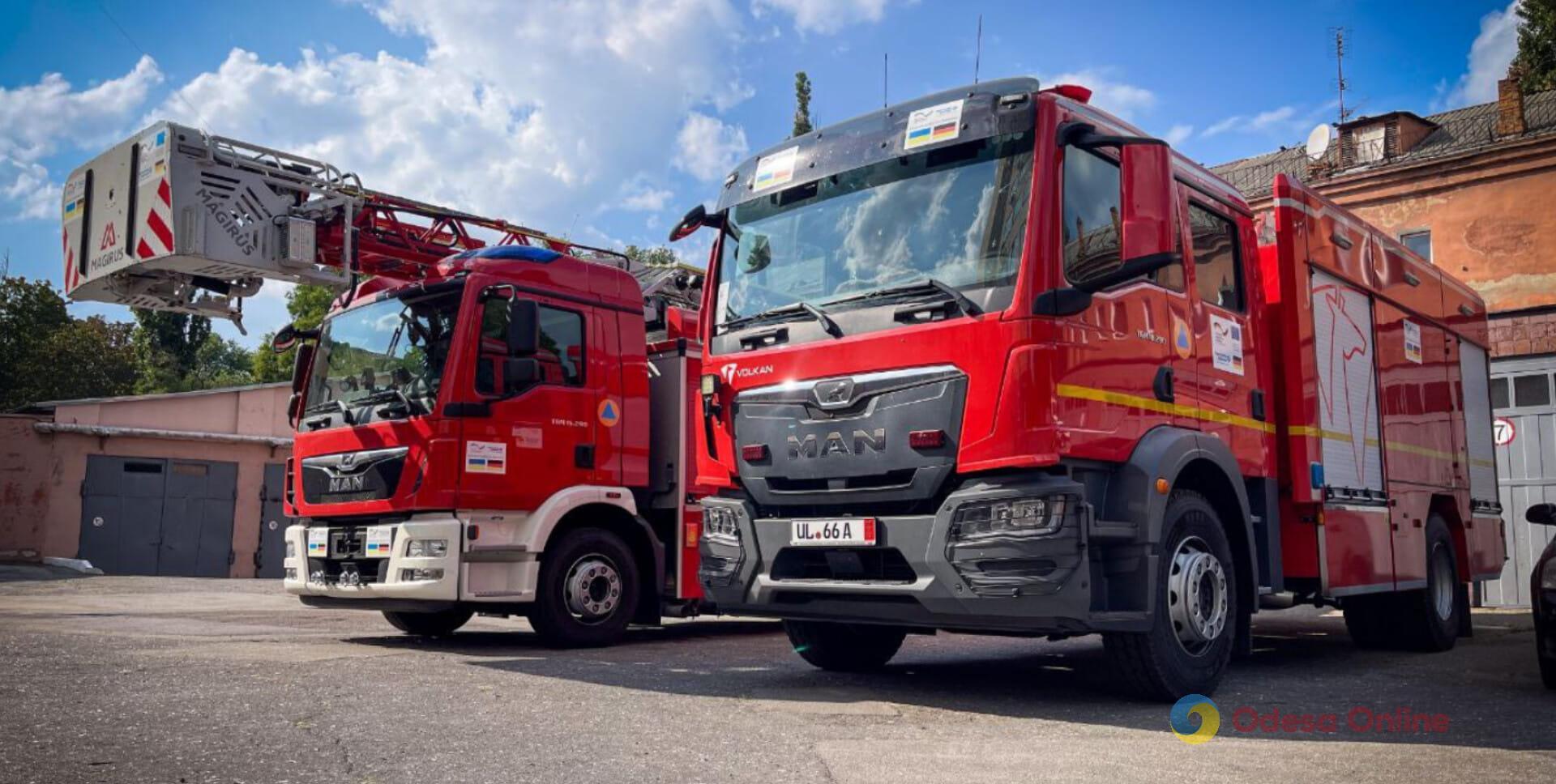 Гуманитарная помощь из Германии: одесские пожарные получили два спецавтомобиля