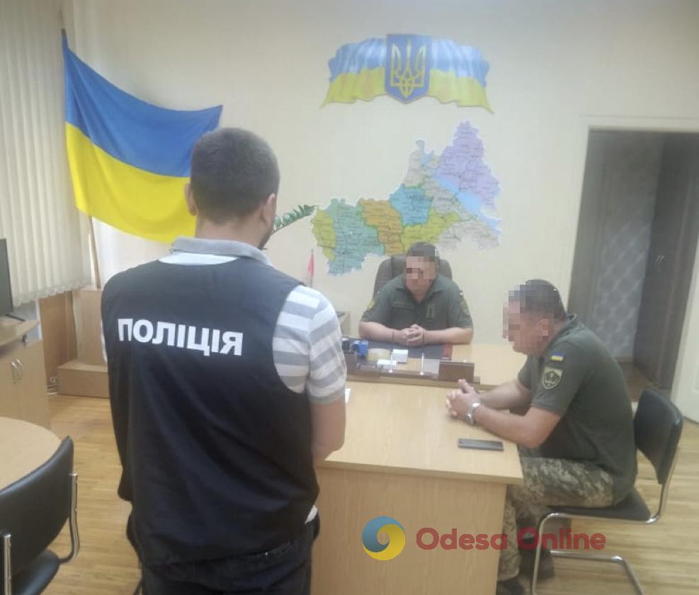 В Україні провели понад 200 одночасних обшуків у військкоматах через схеми ухилення від призову