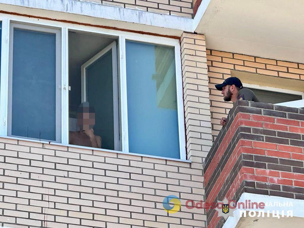В Черноморске мужчина взял в заложники жену и ребенка (обновлено)