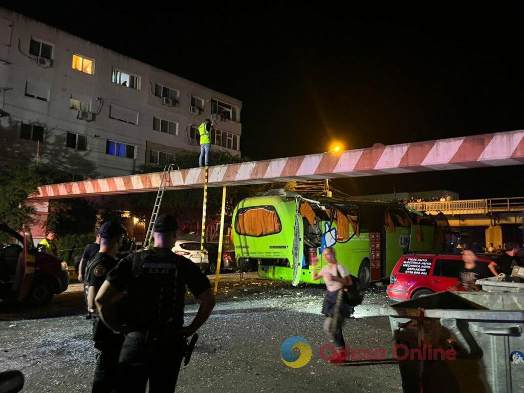 У Румунії автобус з українцями потрапив у ДТП (фото) У Румунії автобус з українцями потрапив у ДТП (фото)