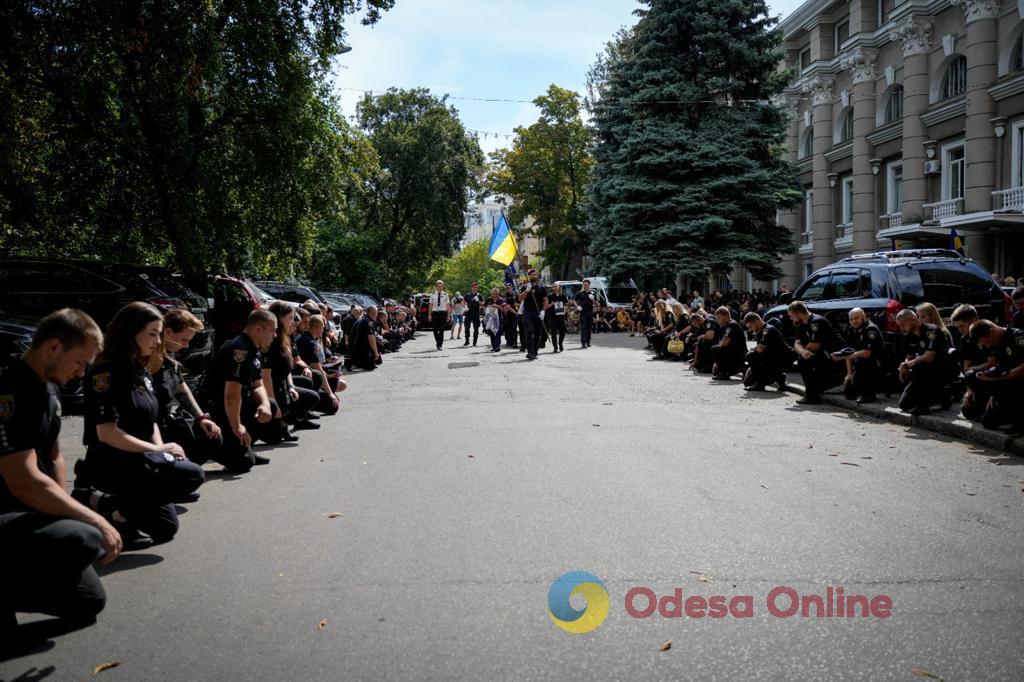 В Одесі в останню путь провели поліцейського Юрія Коваша, який загинув захищаючи Україну на херсонському напрямку