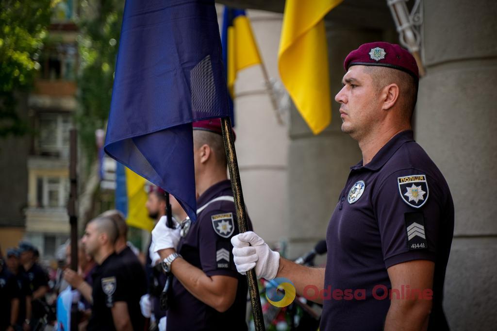 В Одесі в останню путь провели поліцейського Юрія Коваша, який загинув захищаючи Україну на херсонському напрямку