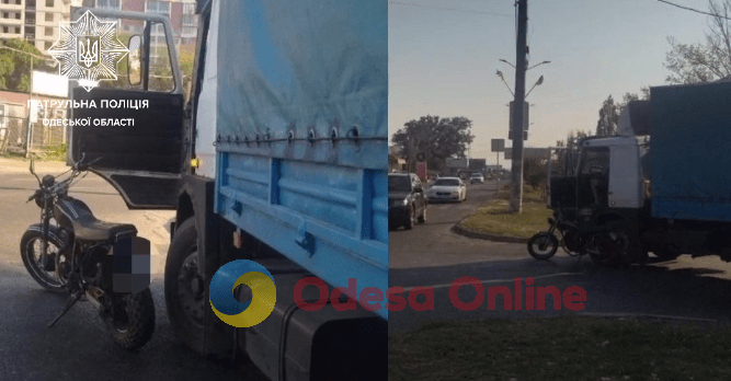 В Одессе в ДТП с грузовиком пострадал мотоциклист