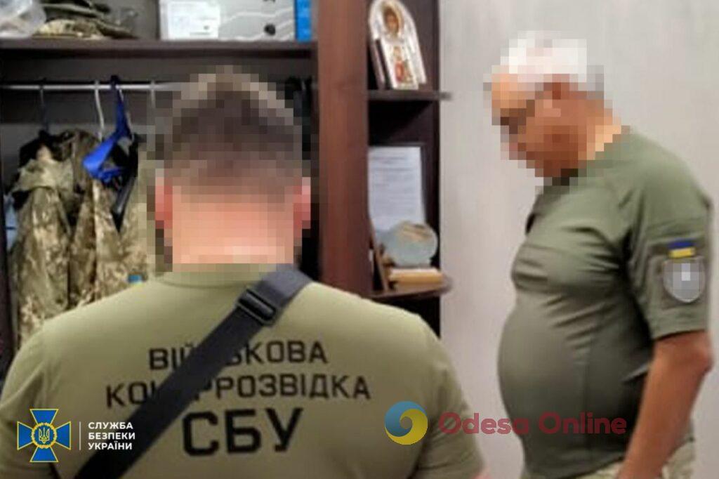 Одесса: военный чиновник попался на взятке в 400 тыс. гривен