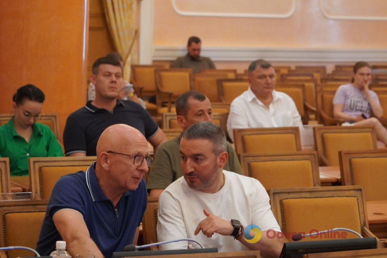 Одесса: депутаты поддержали перераспределение свободных средств из бюджета на военные формирования и восстановление поврежденного имущества