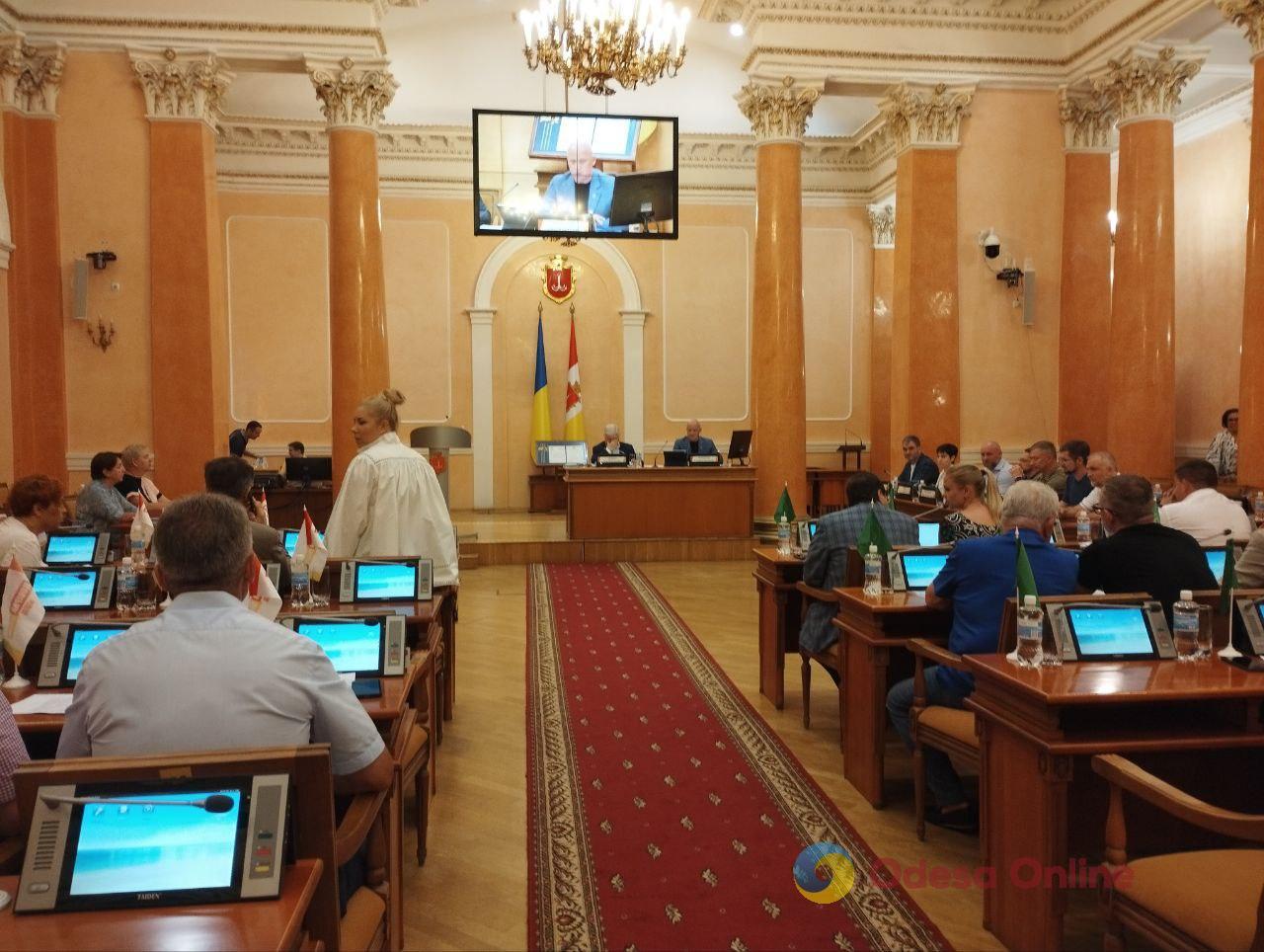 Одеса: депутати підтримали перерозподіл вільних коштів з бюджету на військові формування та відновлення пошкодженого майна