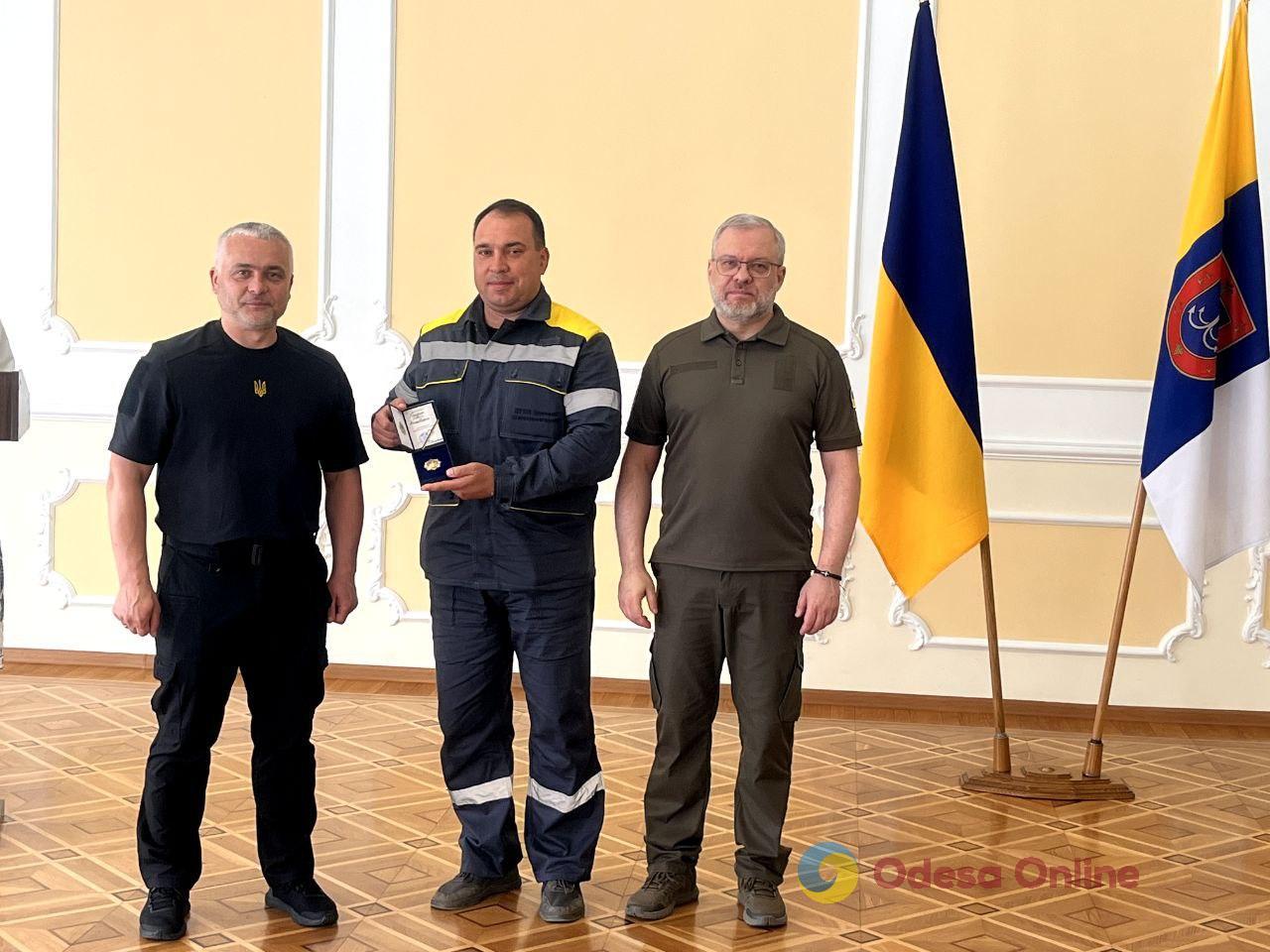Міненерго нагородило чотирьох одеських енергетиків за забезпечення українців світлом в умовах війни