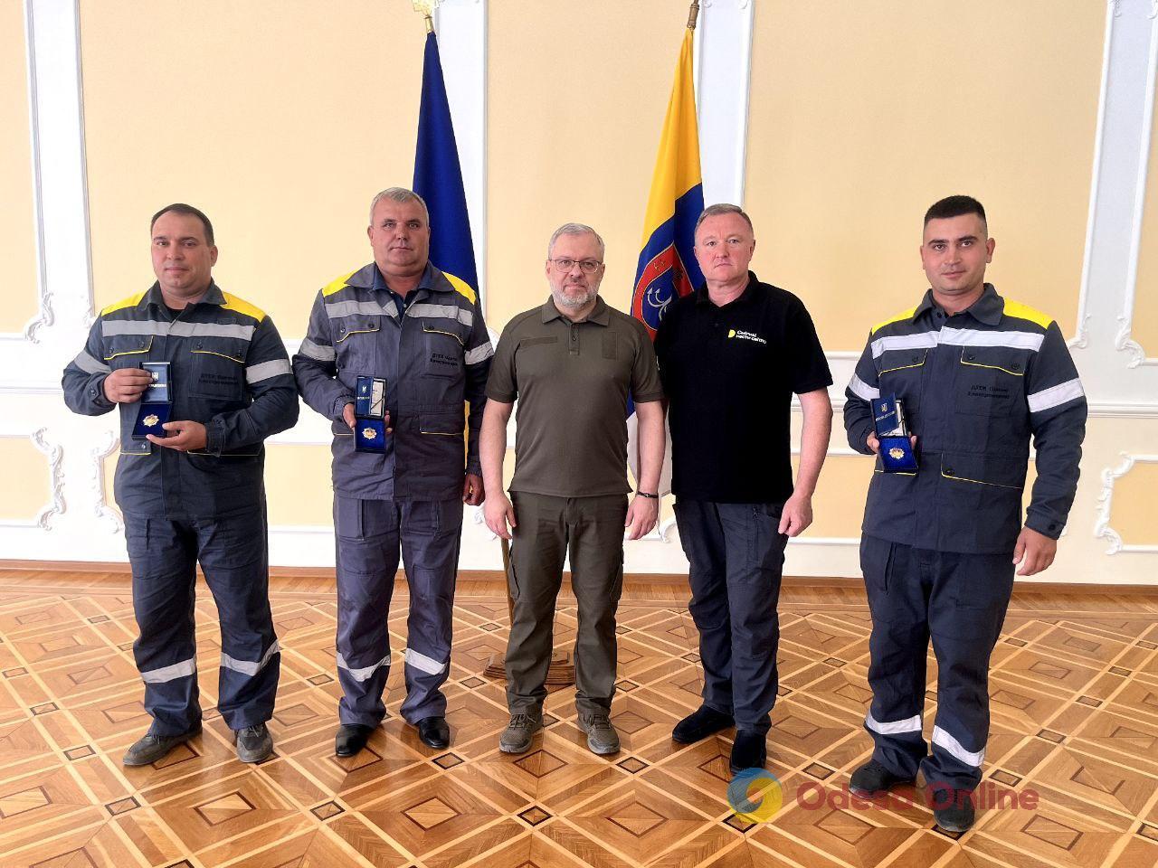 Міненерго нагородило чотирьох одеських енергетиків за забезпечення українців світлом в умовах війни