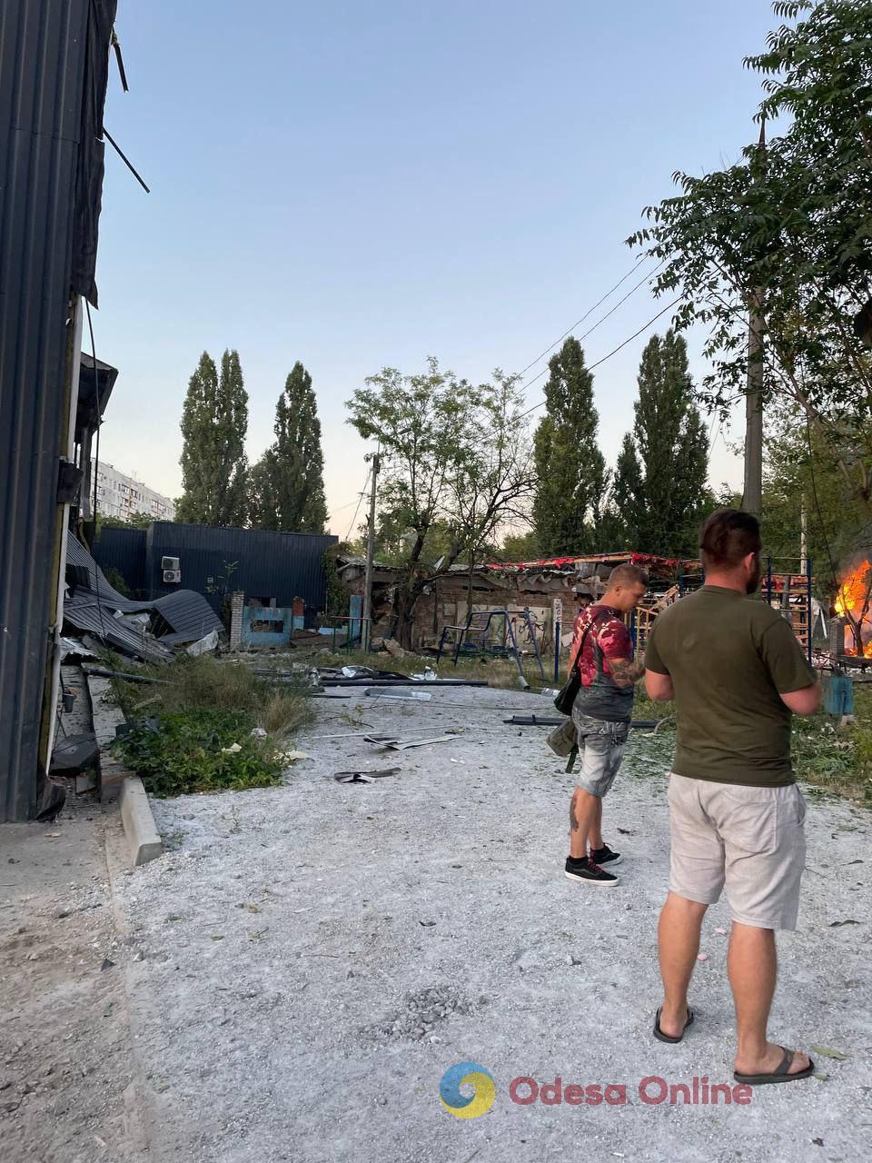 Россияне ударили по жилому кварталу Запорожья – есть погибшие и раненые (обновлено)