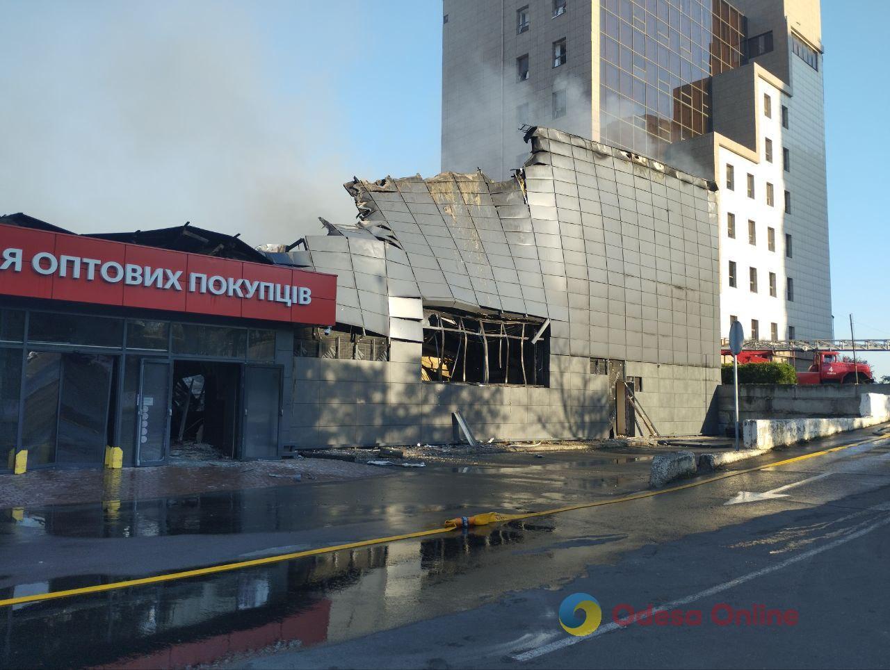 Одесса: как выглядит уничтоженный в результате российской атаки гипермаркет (фото)