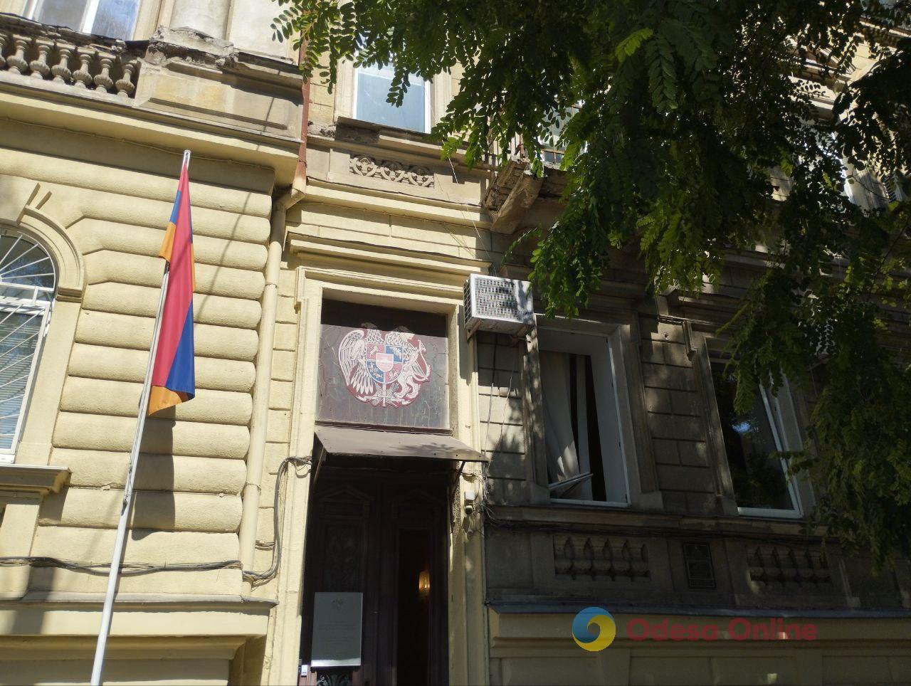 В результате российской атаки по Одессе повреждено здание консульства Армении