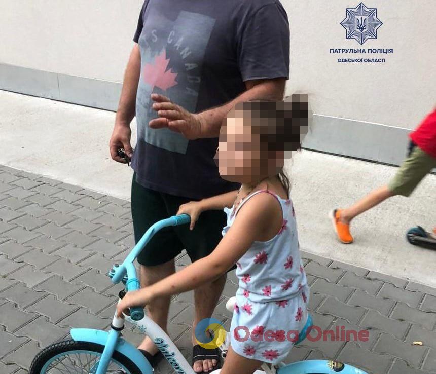 В Одессе патрульные вернули домой пропавшего ребенка