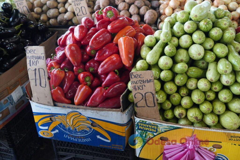 Перець, яблуки та сало: суботні ціни на одеському «Привозі»