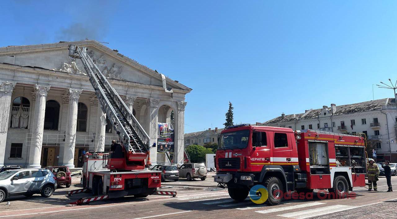 Ракетный удар по Чернигову: шестеро погибших, 37 раненых