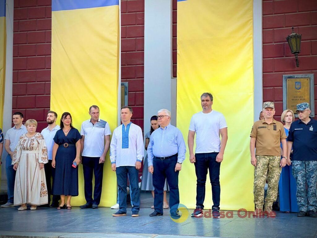В Одессе торжественно подняли флаг Украины