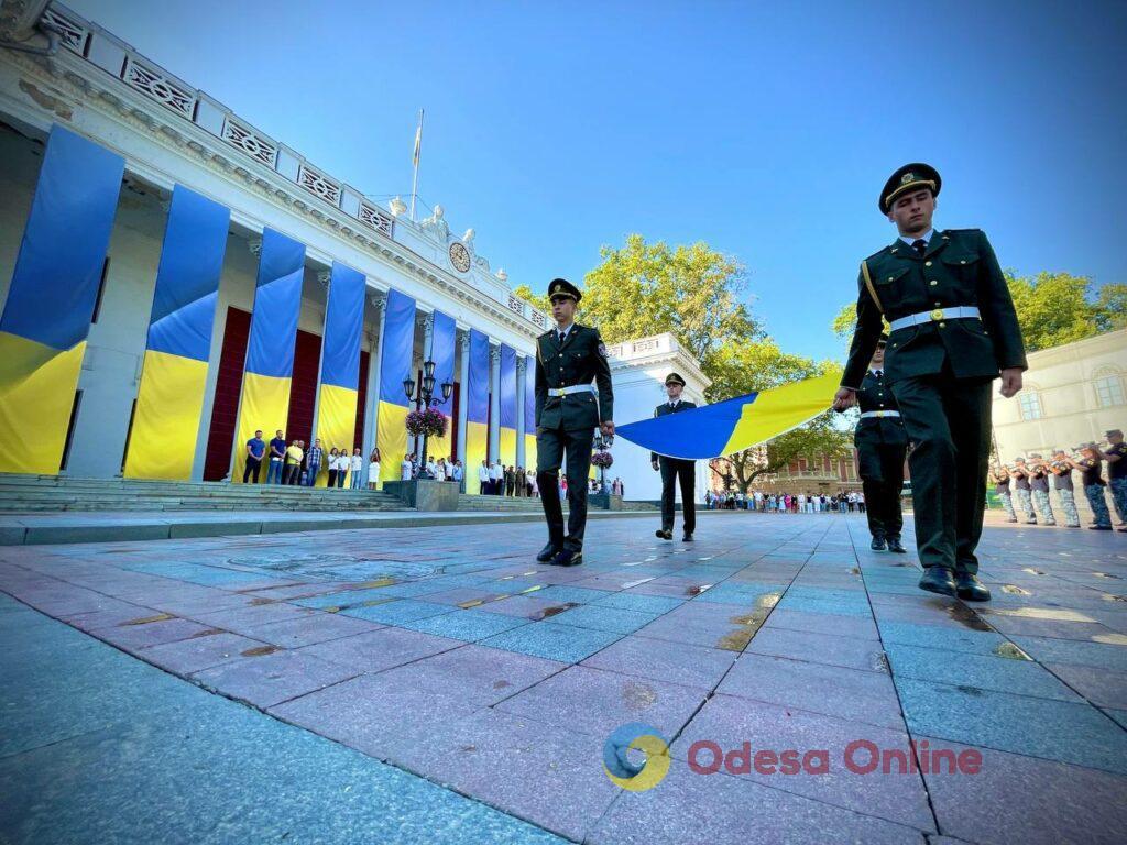 В Одесі урочисто підняли прапор України