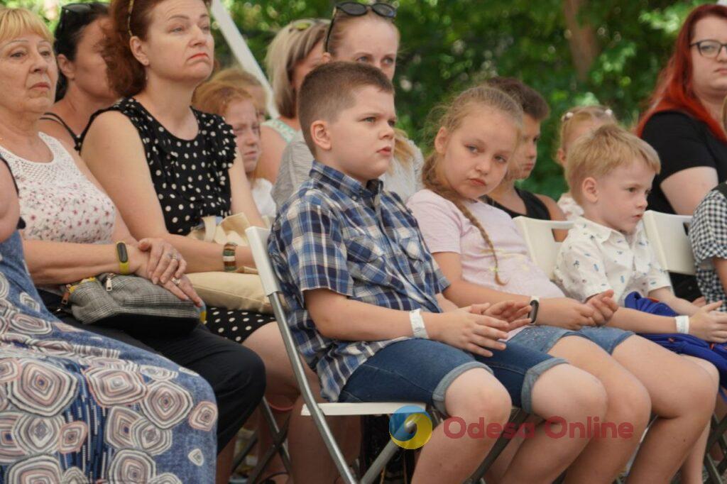 «Полезно, весело и вкусно»: в Одессе прошел праздник для школьников