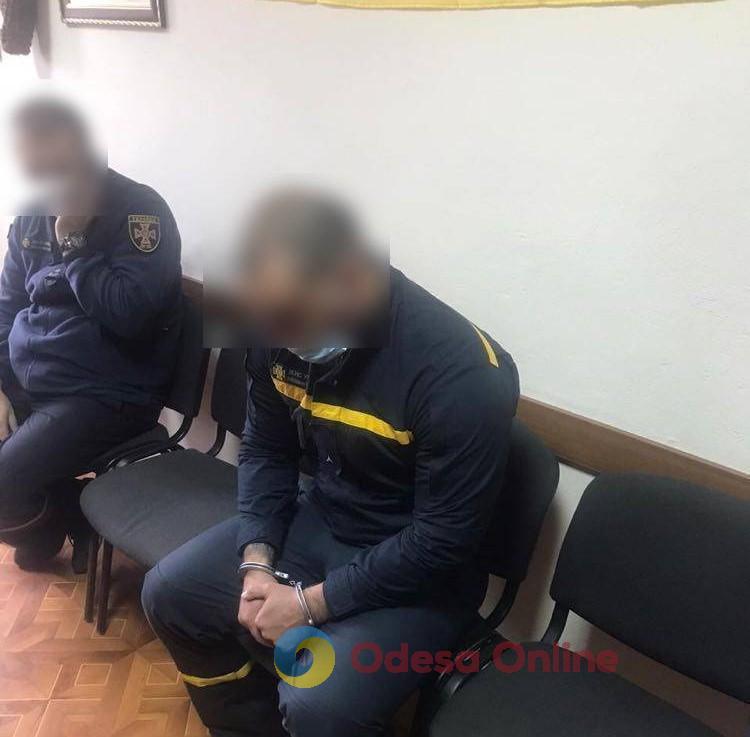 Підпалили три елітні авто на замовлення: в Одесі засудили екс-пожежника та двох його спільників