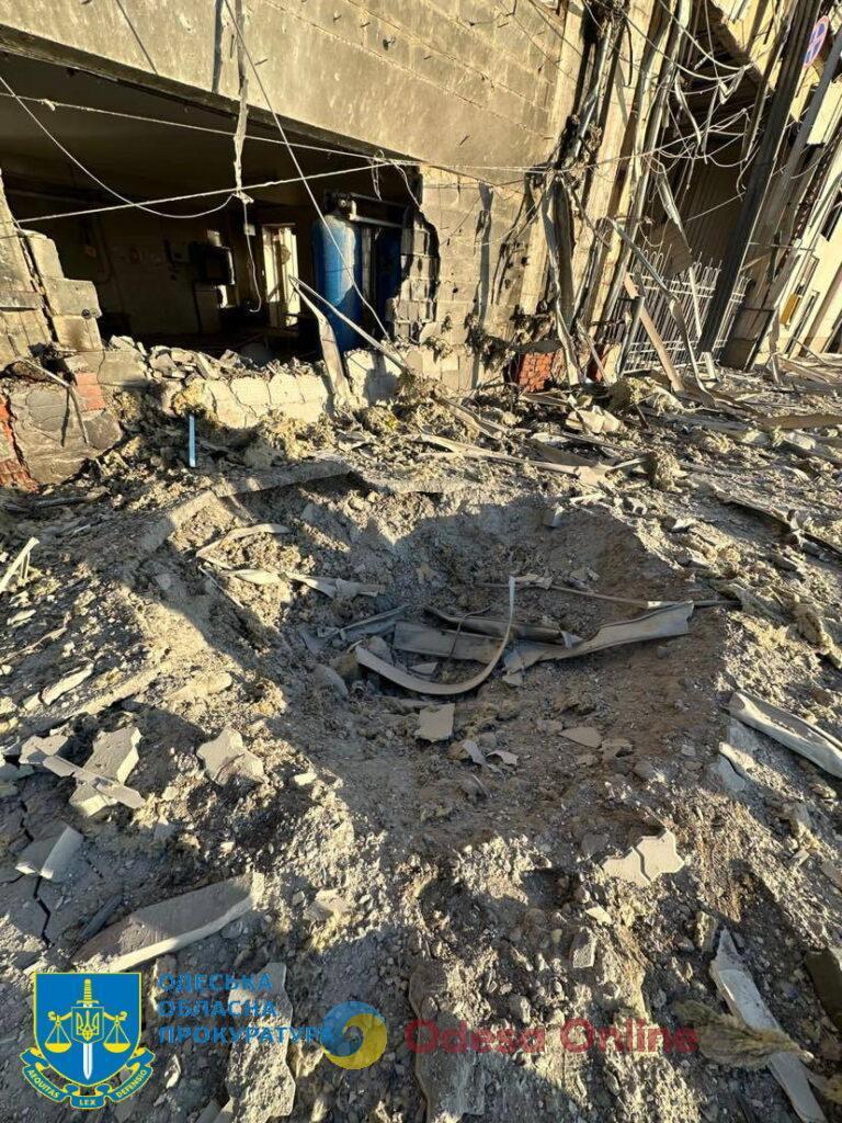 Разрушенный Одесский морвокзал и сгоревший отель: прокуратура фиксирует последствия ночной атаки врага