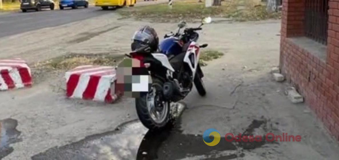В Одессе мотоциклист «догнал» Volkswagen