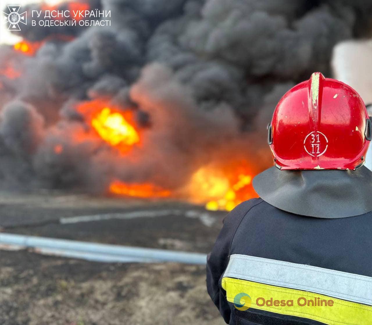 Рятувальники продовжують ліквідовувати наслідки атаки росії на Одещину (фото)