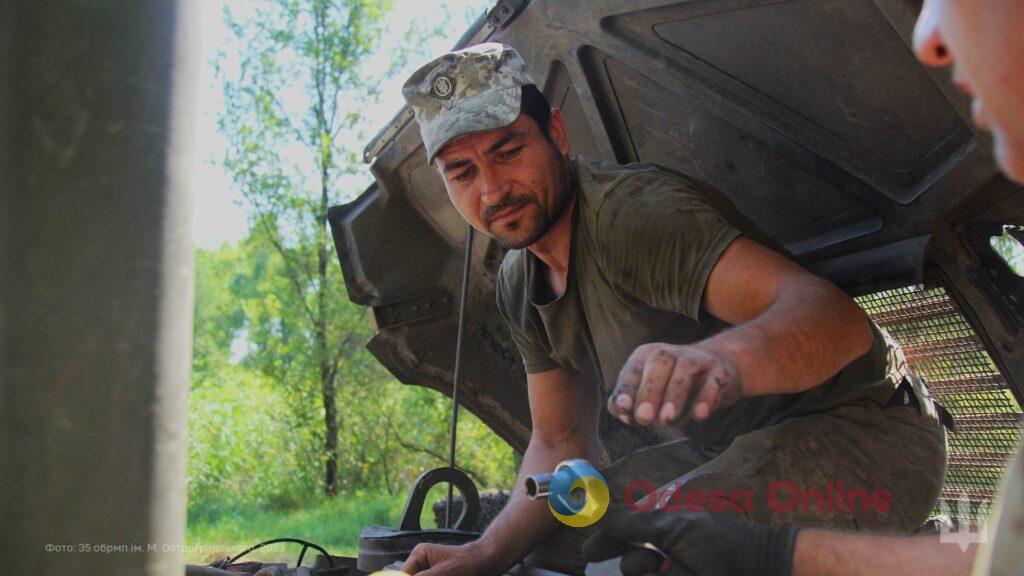 Работа одесских морпехов-ремонтников (фото)