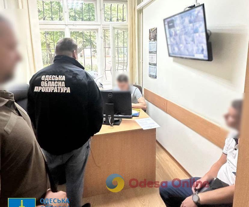 Поновився на посаді під приводом фіктивної мобілізації: одеського митника підозрюють у шахрайстві