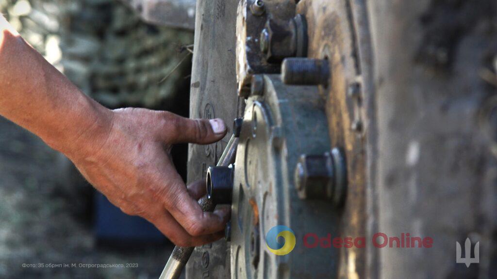 Работа одесских морпехов-ремонтников (фото)