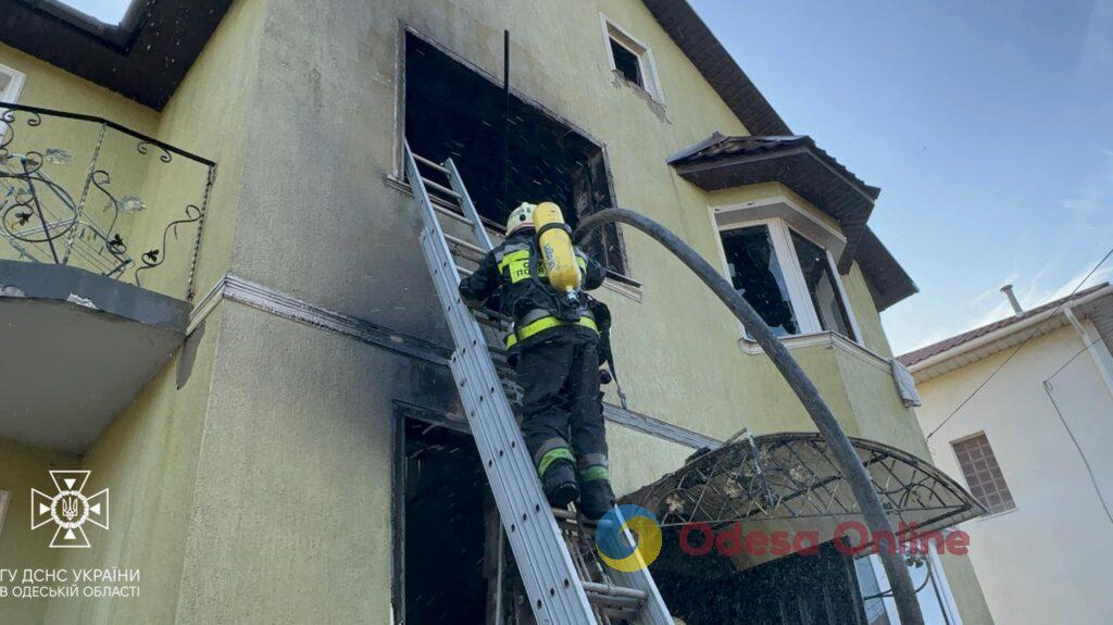 В Одесі горів приватний житловий будинок: серед постраждалих – четверо дітей