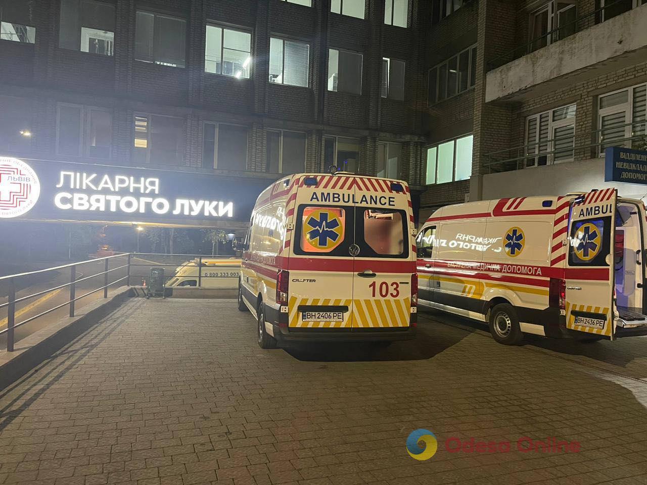 Двох постраждалих від ворожого удару по півдню Одещини транспортували до Львова