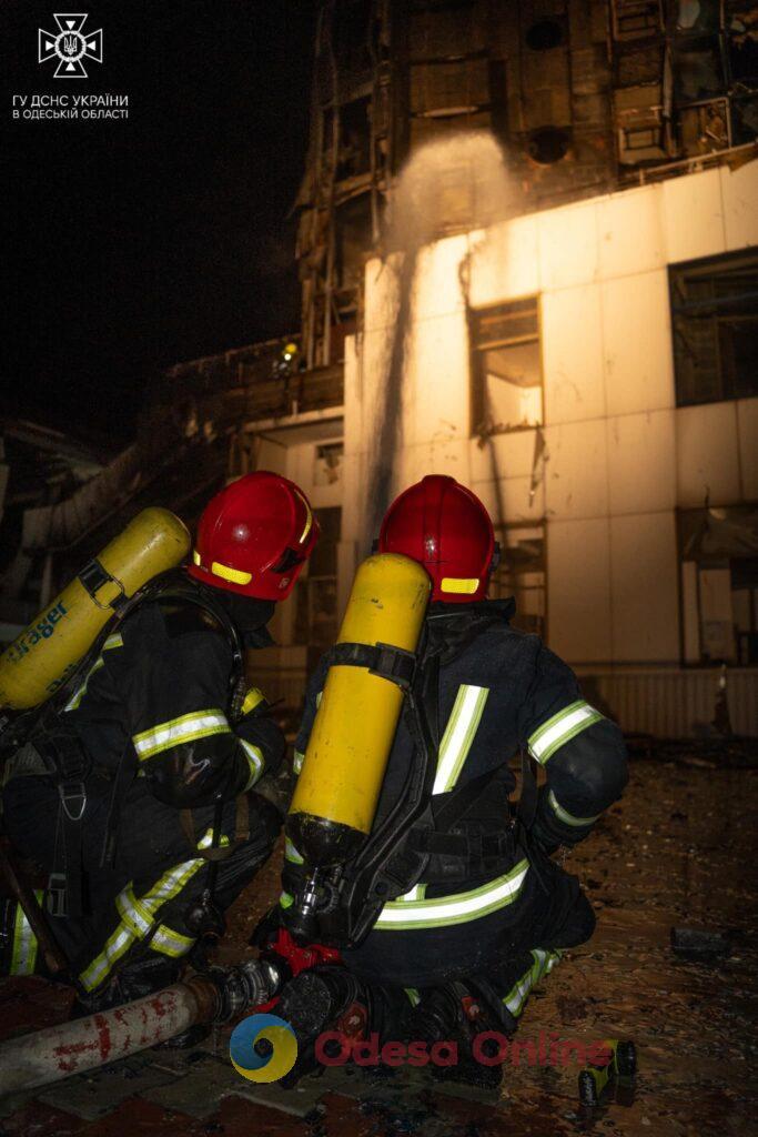 Нічний удар по Одесі та області: горів готель на морвокзалі, є постраждала