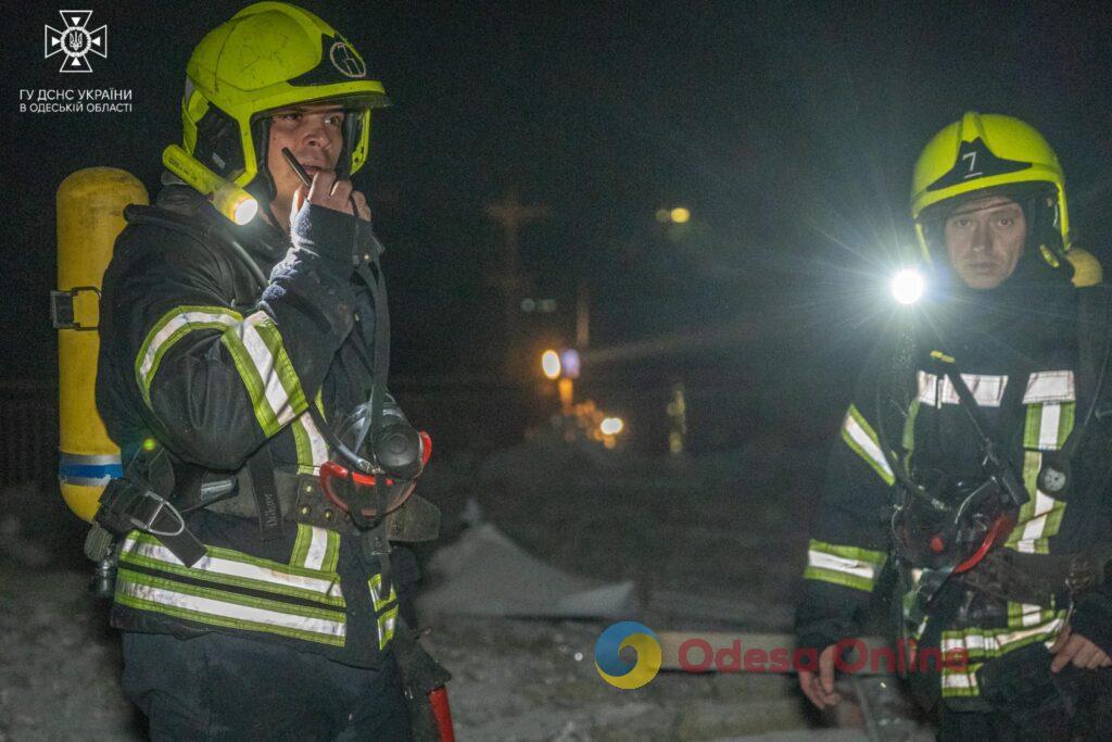 Нічний удар по Одесі та області: горів готель на морвокзалі, є постраждала