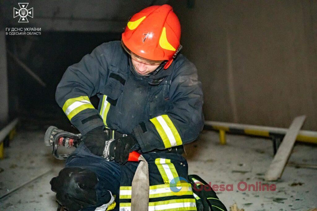 Нічний удар по Одесі та області: горів готель на морвокзалі, є постраждала